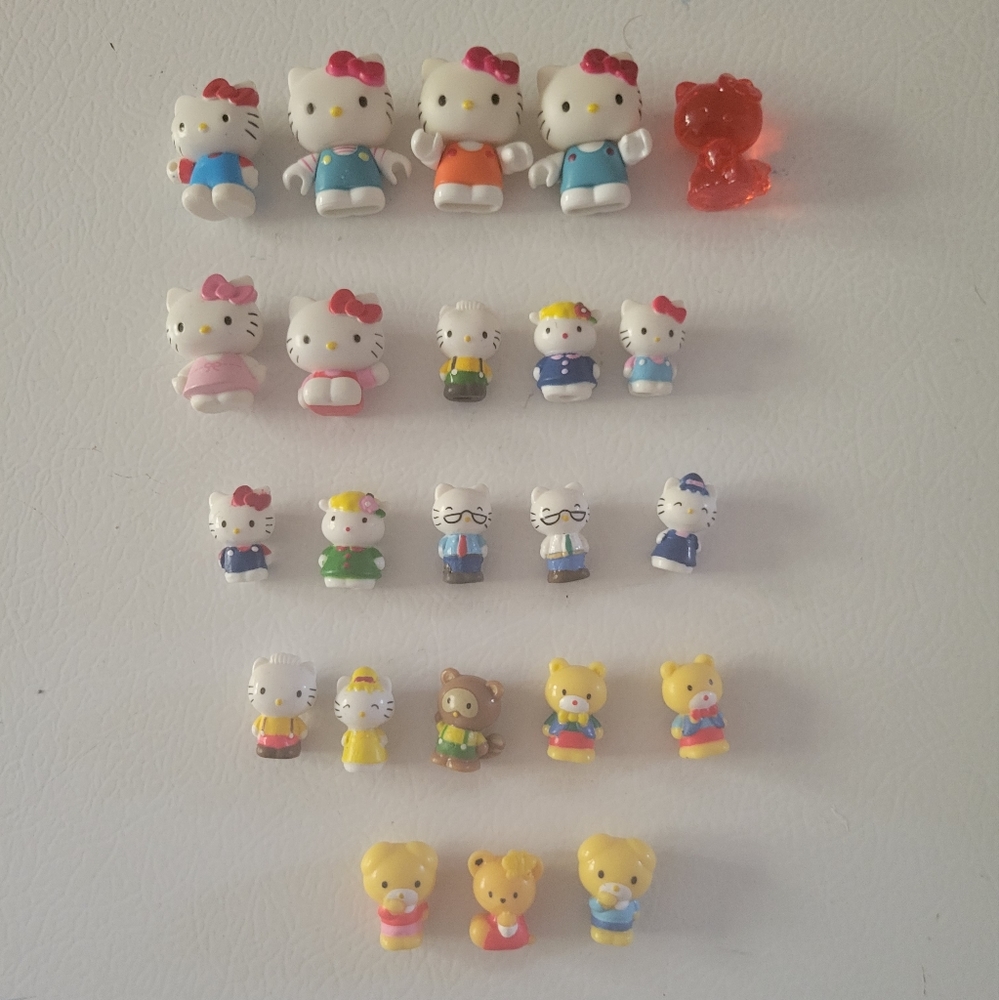 Hello Kitty Mini Figures Set Of 23